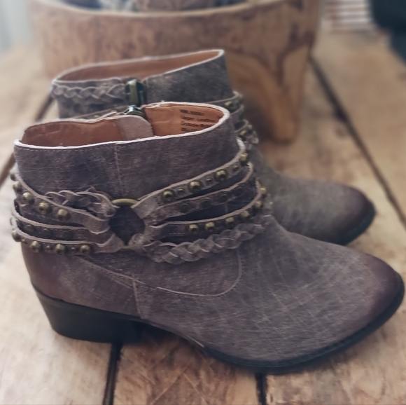 Annie Burnished Leather Distressed Harness Ankle Boot MSRP $90 - Picture 7 of 12